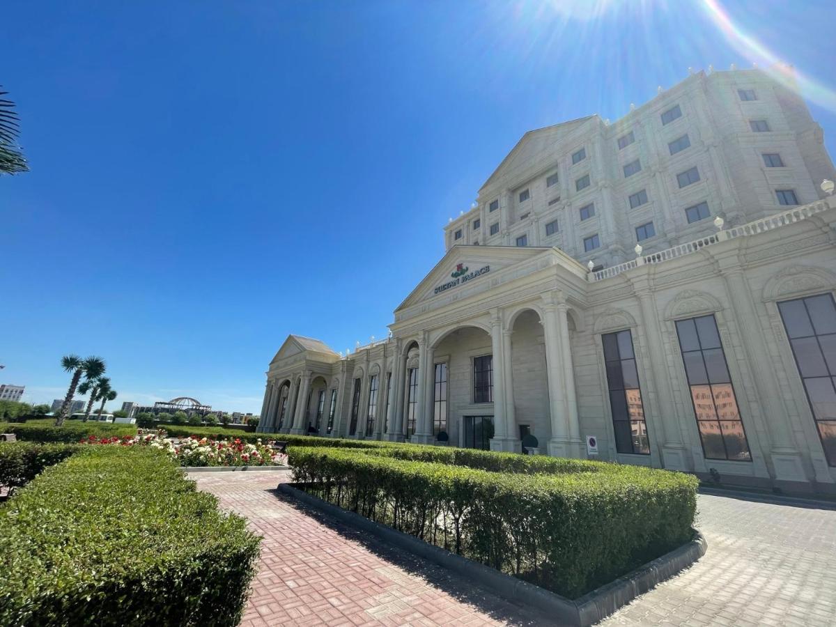 Sultan Palace Hotel Atyraū Exterior foto The main building of the university