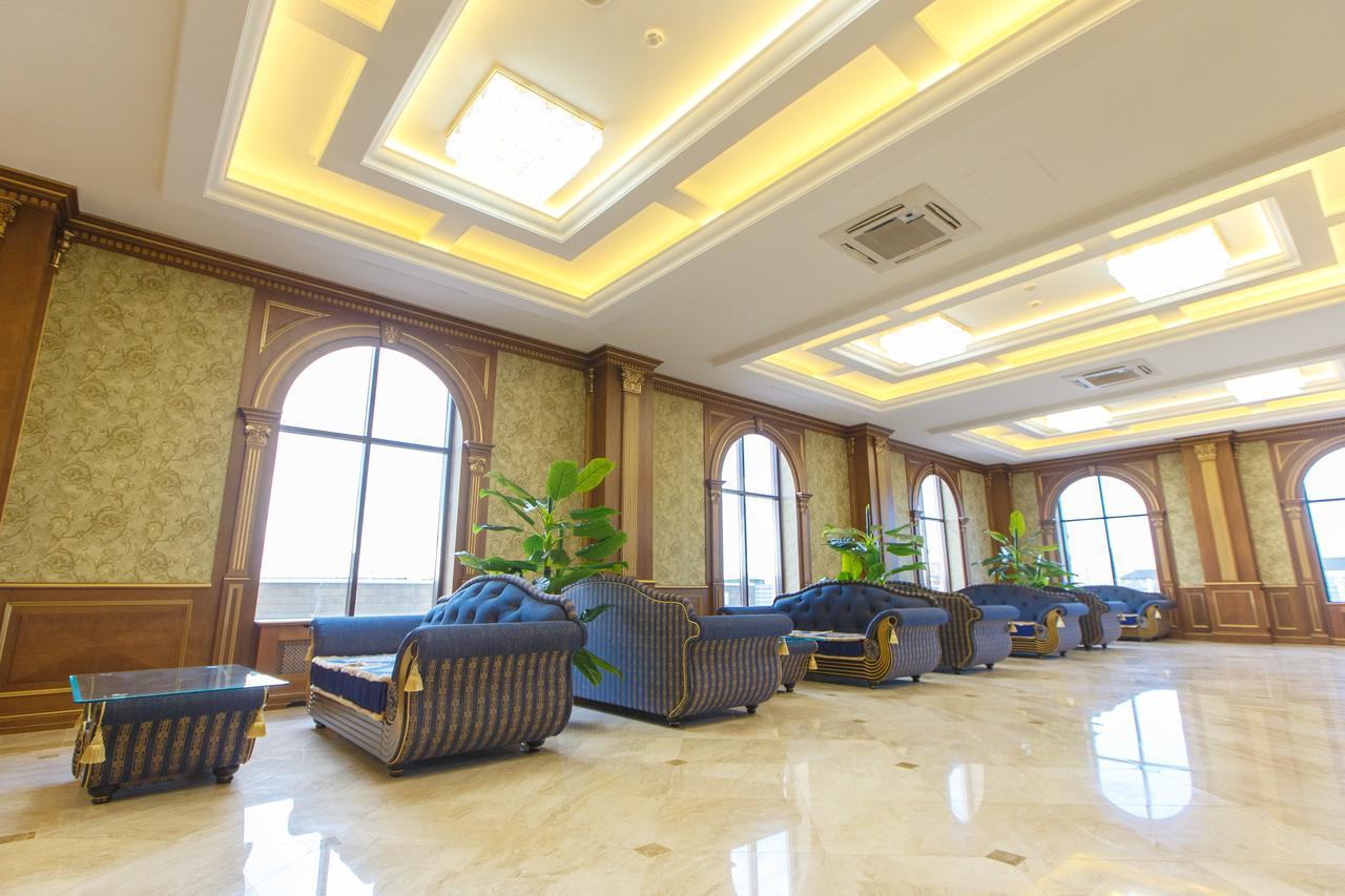 Sultan Palace Hotel Atyraū Exterior foto The lobby of the hotel