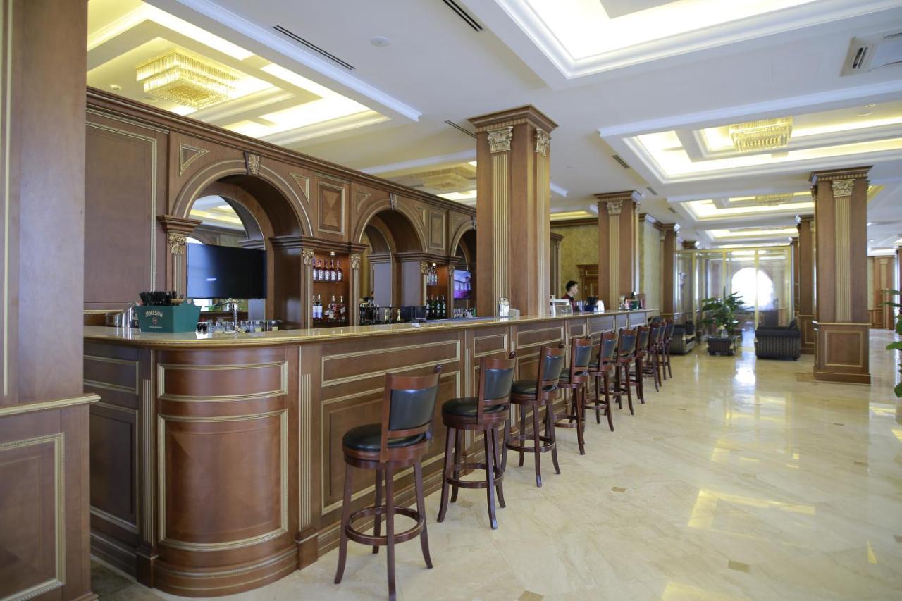 Sultan Palace Hotel Atyraū Exterior foto The bar at the hotel