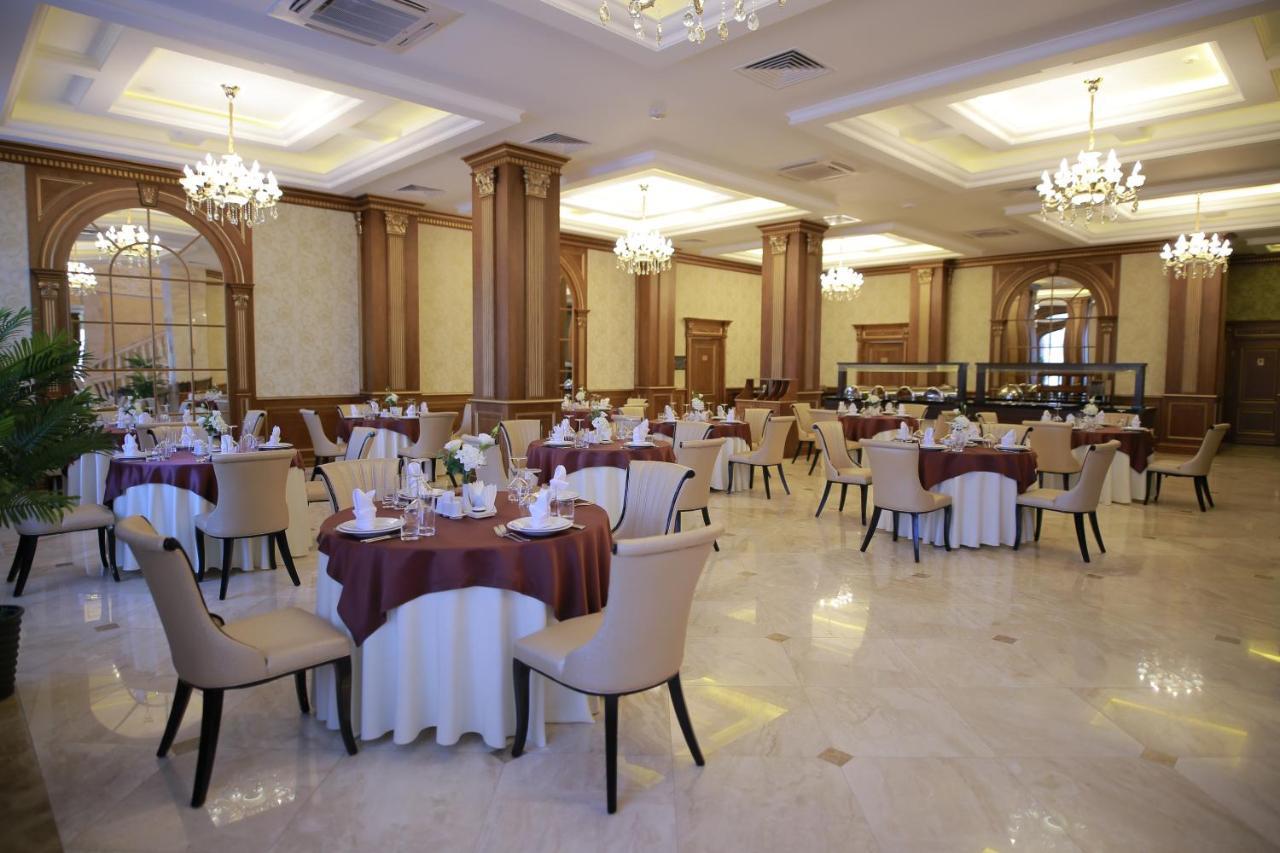 Sultan Palace Hotel Atyraū Exterior foto The restaurant